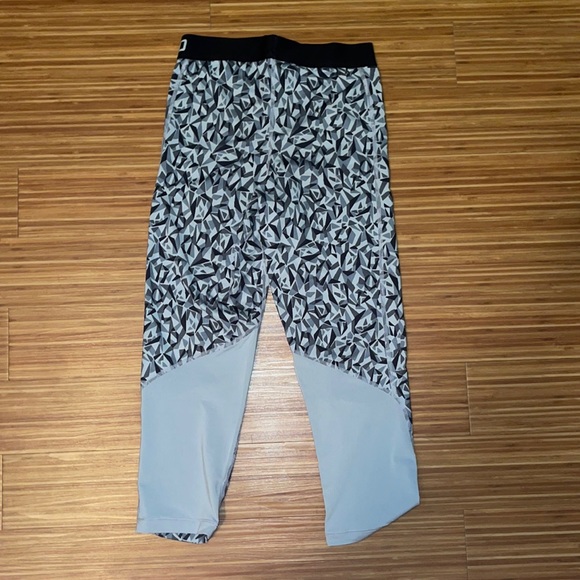 Nike Pro Leggings - Picture 2 of 3